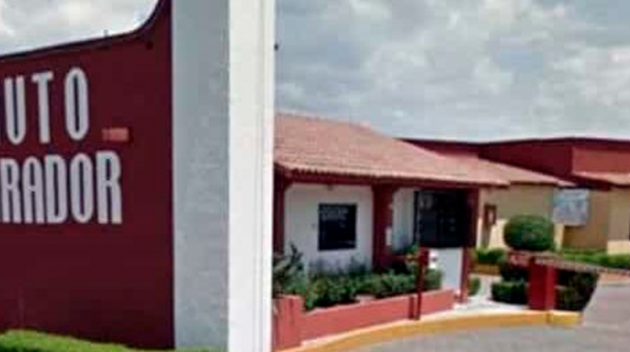 En México: Menor apuñala a hombre de 64 años que la obligó a entrar a un motel