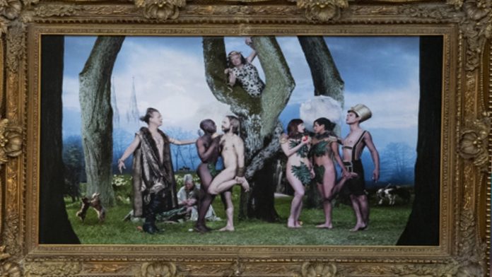 Otra polémica, pintura de Adán y Eva con serpiente transexual causa indignación