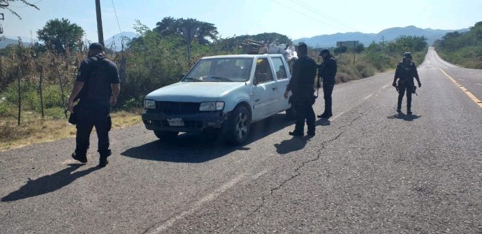 Se paseaba en un vehículo robado y en un retén la policía lo detiene