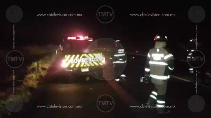 Vuelca camión con amoniaco en la Siglo XXI