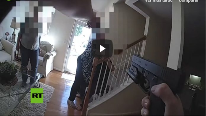 VIDEO (+18): Mujer policía forcejea con un hombre y termina disparándole a su madre  