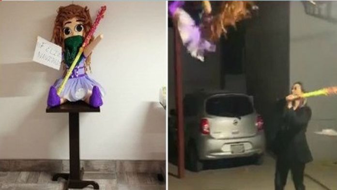 México: Despacho de abogados rompe una piñata con forma de feminista