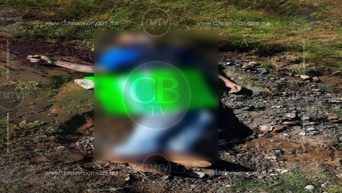 Abandonan ejecutado con “narcomensaje” en Paracho
