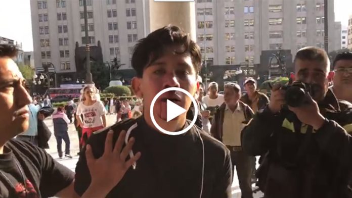 Videos: Campesinos agreden a reporteros durante protesta por “Zapata afeminado”