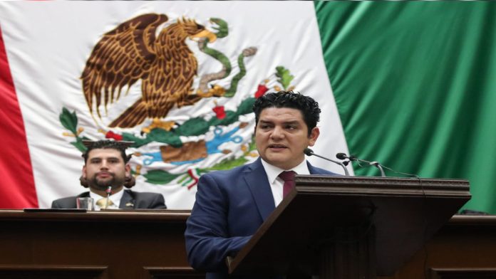 Toño Madriz pide a la SCT ampliar a cuatro carriles la Siglo XXI