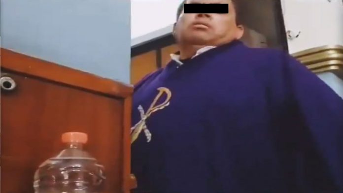 Video: “¿Qué ching@%& le importa?”, dice sacerdote a mujer que le reclama por estar ebrio