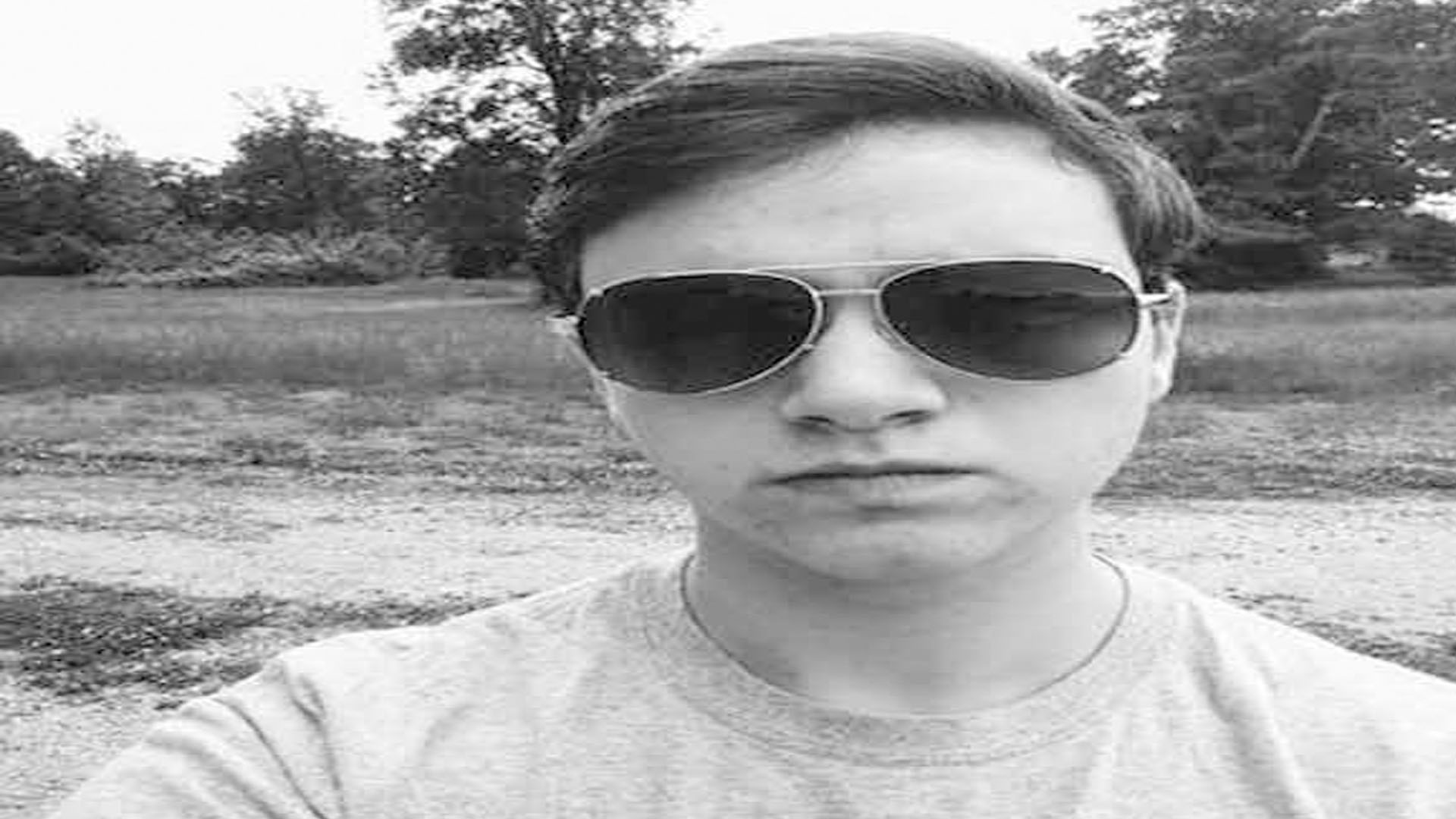 Joven se suicida luego de que difundieran su conversación sexual con otro chico Joven se suicida luego de que difundieran su conversación sexual con otro chico