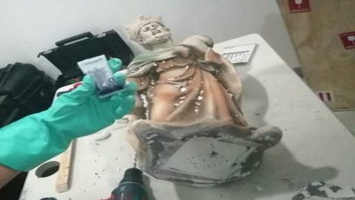Aseguran figuras religiosas hechas de metanfetamina en AICM