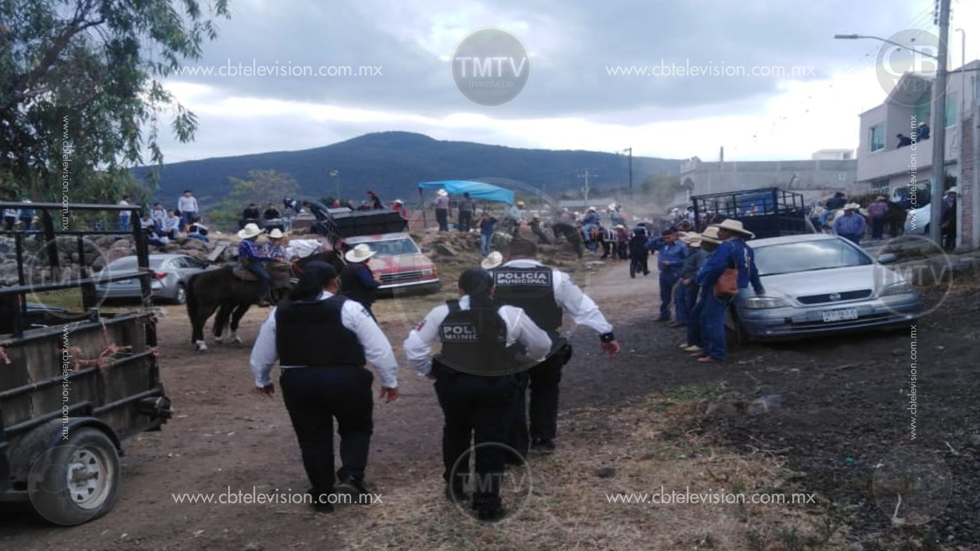 Colapsan gradas de plaza de toros en Chiquimitio Colapsan gradas de plaza de toros en Chiquimitio