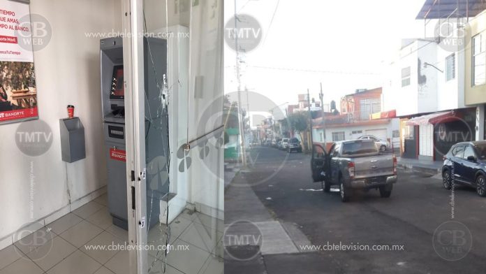 Michoacán: Balean un cajero automático y una camioneta de ministeriales