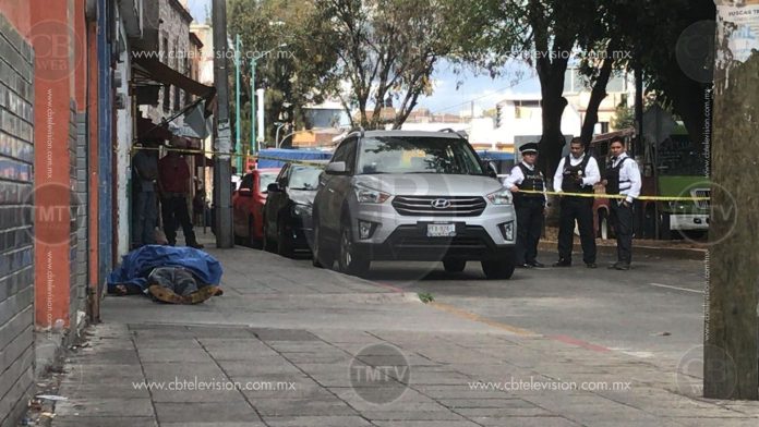 Cae muerto en la calzada Juárez de Morelia