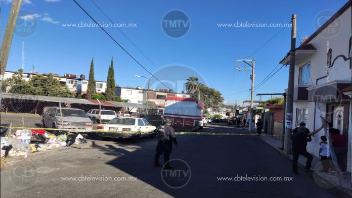 Matan a conductor de camioneta lujosa en Uruapan
