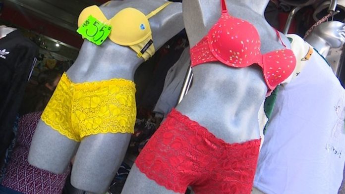 ¿Calzones rojos o amarillos?, comerciantes aseguran que la gente continúa comprándolos