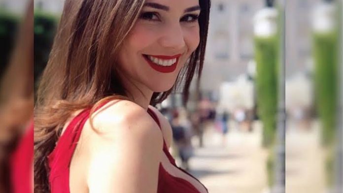 Camila Sodi despide el año enseñando de más