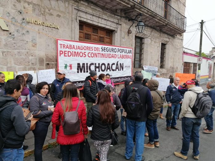 ¡No hay respuesta!, extrabajadores del Seguro Popular toman la Secretaria de Salud