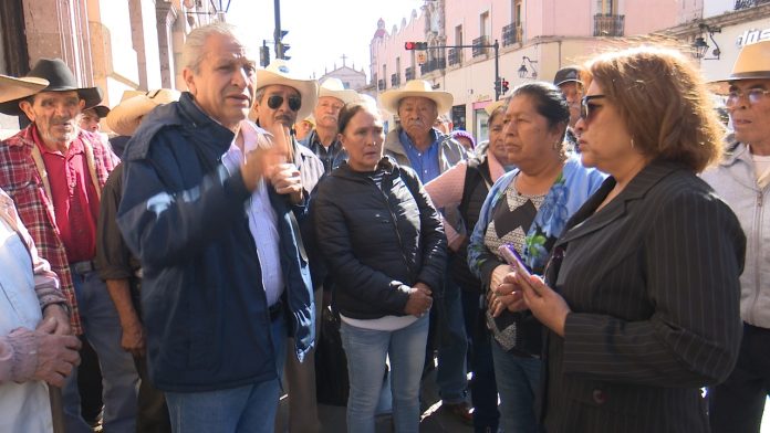 Ex braceros de Michoacán se van a “La Chingada” el rancho de López Obrador a exigir pagos