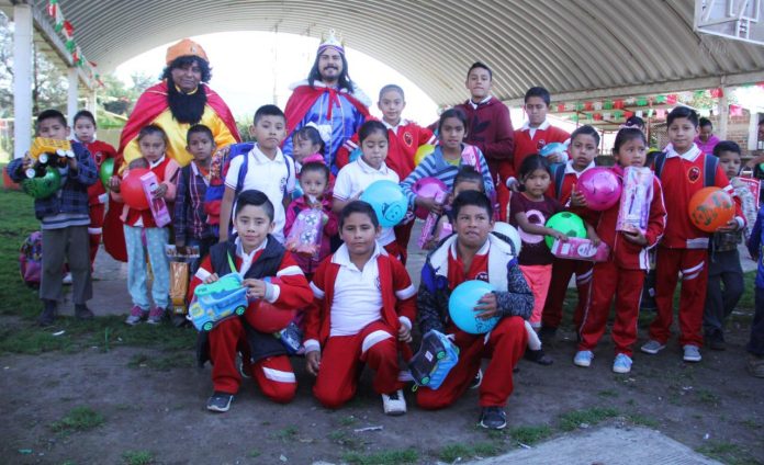 Inicia DIF Municipal ruta de los Reyes Magos en comunidades de Uruapan con 15 mil juguetes