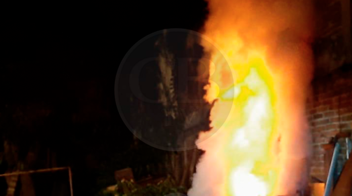 Bomberos sofocan incendio de vivienda y localizan un ejecutado