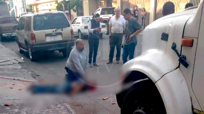 Recibe descarga eléctrica, cae de un segundo piso y sobrevive