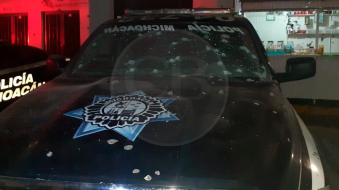 Atacan a balazos la presidencia municipal de Epitacio Huerta; dejan cuatro patrullas como 
