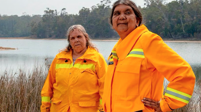 Conoce a las únicas bomberas nativas de Australia; defienden sus tierras ancestrales