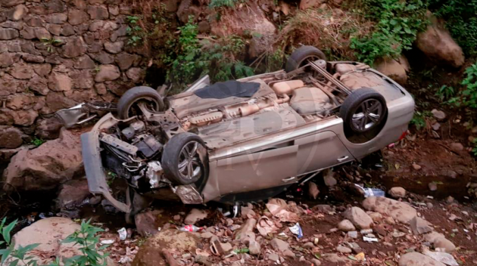 Volcadura deja dos heridos graves en la carretera Peribán-Uruapan