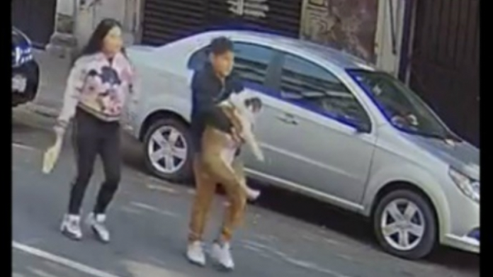 VIDEO: Captan a pareja robando a 