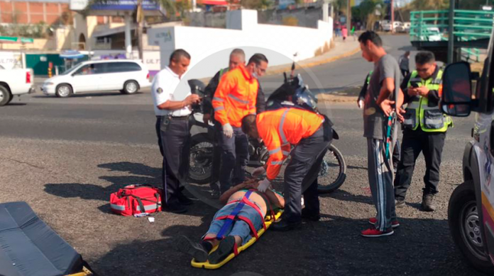 Taxi atropella a un adulto mayor en el acceso al Mercado de Abastos de Morelia