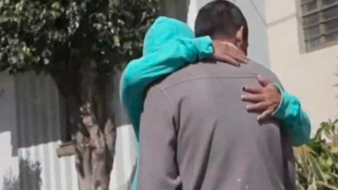 Mujer michoacana encuentra a su hijo tras 8 años de búsqueda