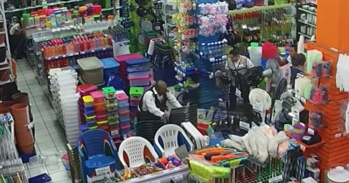 VIDEO: Ladrones asesinan a policía de tránsito que intentó frustrar asalto