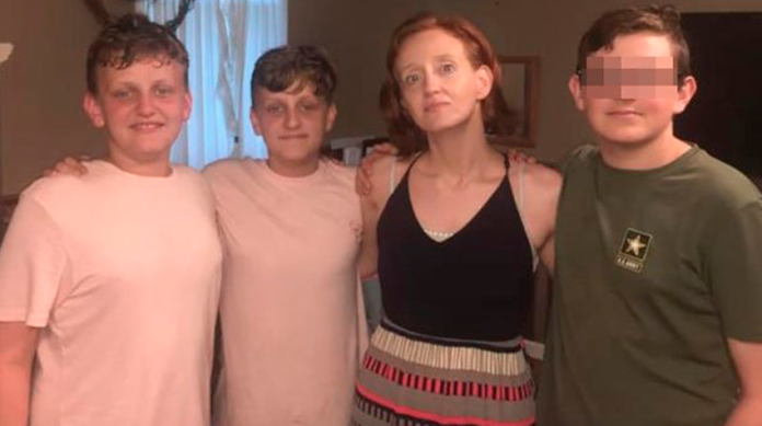Adolescente asesina a su madre y a sus hermanos gemelos 