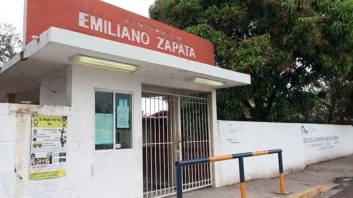En México: Niña de 11 años amenaza con pistola a una compañera