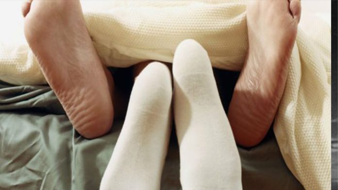Tener sexo con calcetines es un orgasmo asegurado: estudio