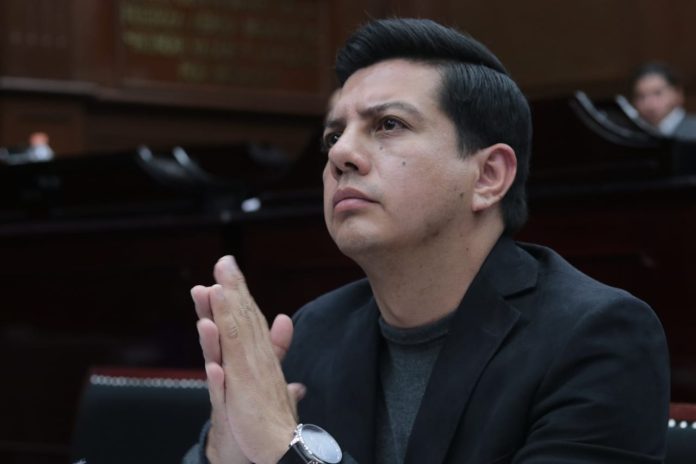 Federación debe garantizar un servicio de salud digno para los mexicanos: Oscar Escobar