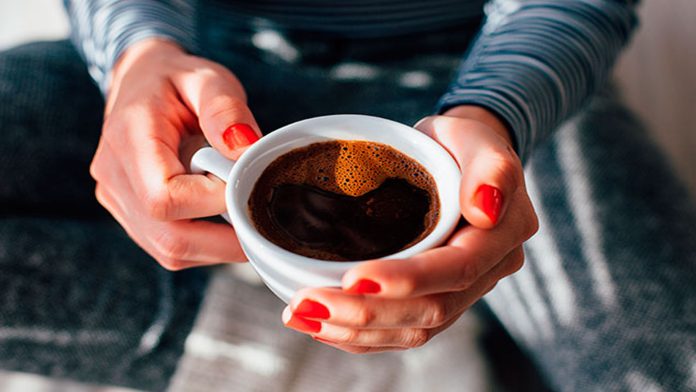 Beber mucho café puede evitar embarazos
