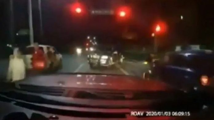 Video: Graban retén del Cártel del Noreste en la frontera; están deteniendo a estadounidenses