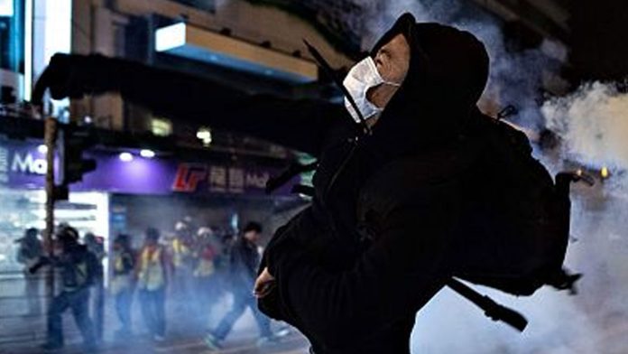 Al menos 400 detenidos en protesta por Año nuevo en Hong Kong