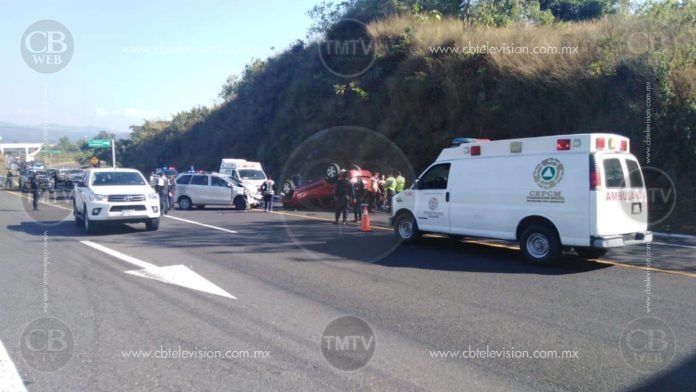 8 heridos deja volcadura en la Siglo XXI