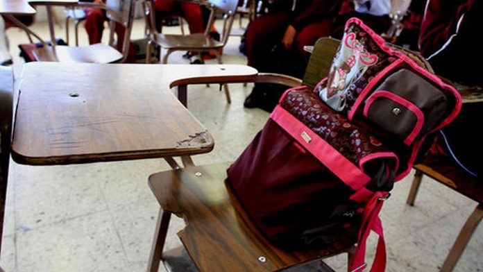 Padres de familia del colegio Cervantes no quisieron que les revisaran la mochila a sus hijos