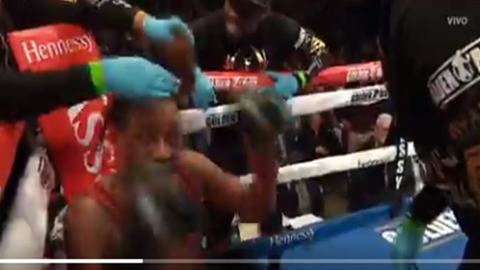 Video: Boxeadora pierde su peluca y su título contra mexicana