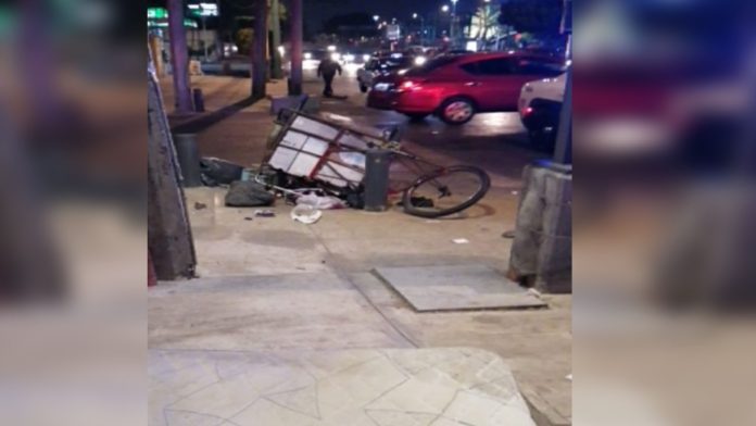 En México: Hombre atropella y mata a niño vendedor de café