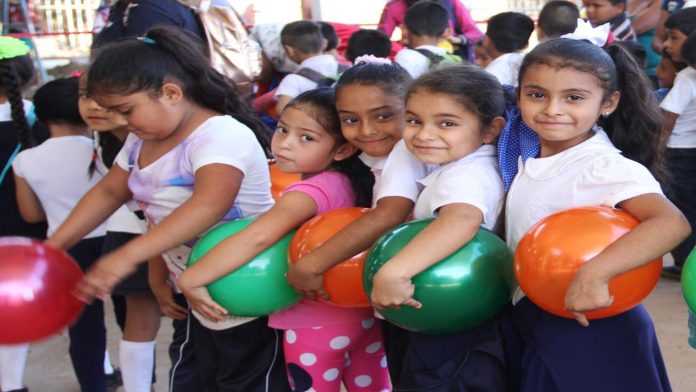 Lleva DIF Municipal ruta de los Reyes Magos a comunidades del sur de Uruapan