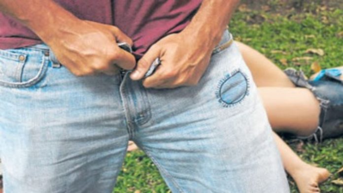 Michoacán: Hombre le pide que le cambie un billete y la viola