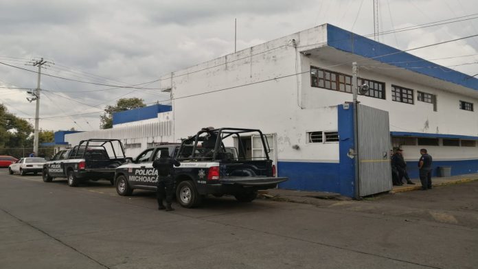 Reporteros son detenidos por la Policía Michoacán durante cobertura