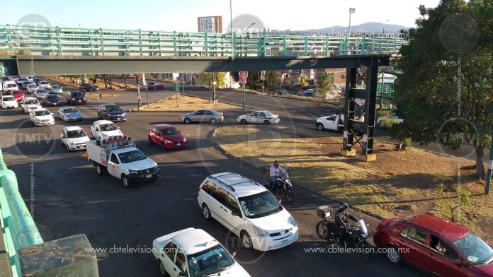 ¡Los puentes peatonales no están de balde, úsalos!