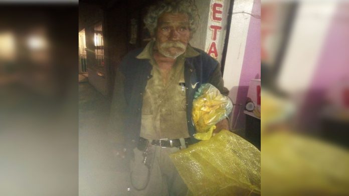 Morelianos hacen “coperacha” para comprarle un triciclo a abuelito víctima de la delincuencia