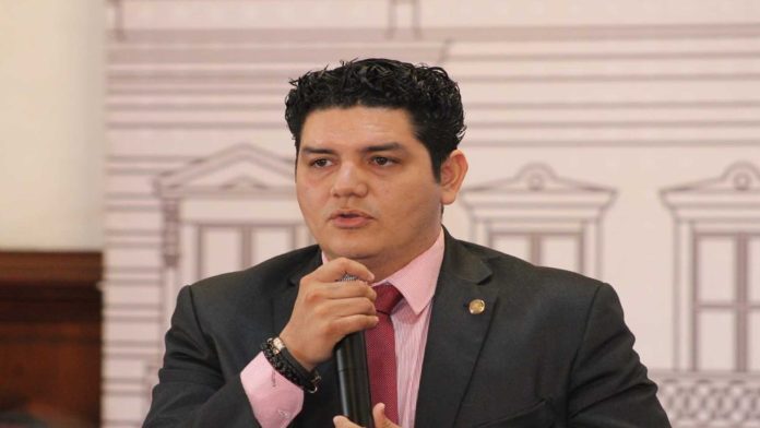 Llama Toño Madriz a la unidad en magisterio por el bien de la educación en Michoacán