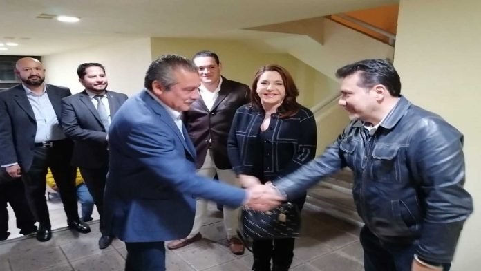 Raúl Morón Orozco arriba a las instalaciones de Grupo CB TV