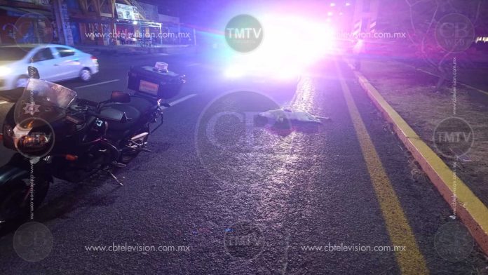 Por evadir a un perrito derrapa en su moto en la salida a Quiroga