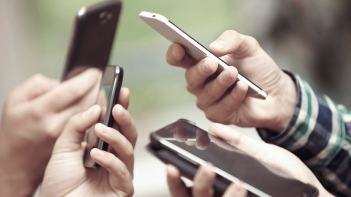 Mexicanos pasan entre 2 y 3 horas diarias en WhatsApp: UNAM